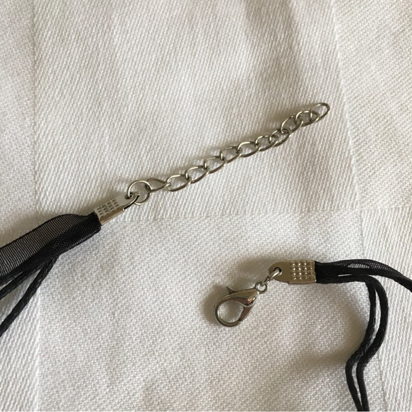 Maple Leaf Mittens Necklace - Picture 4 of 6